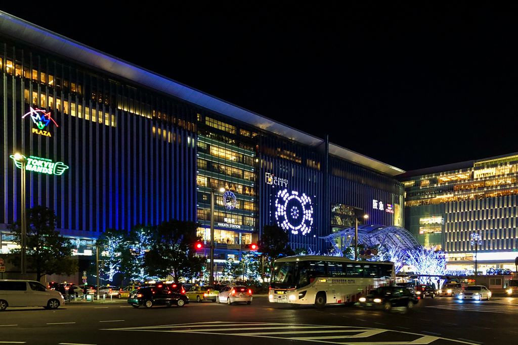 今夜の博多駅前交差点