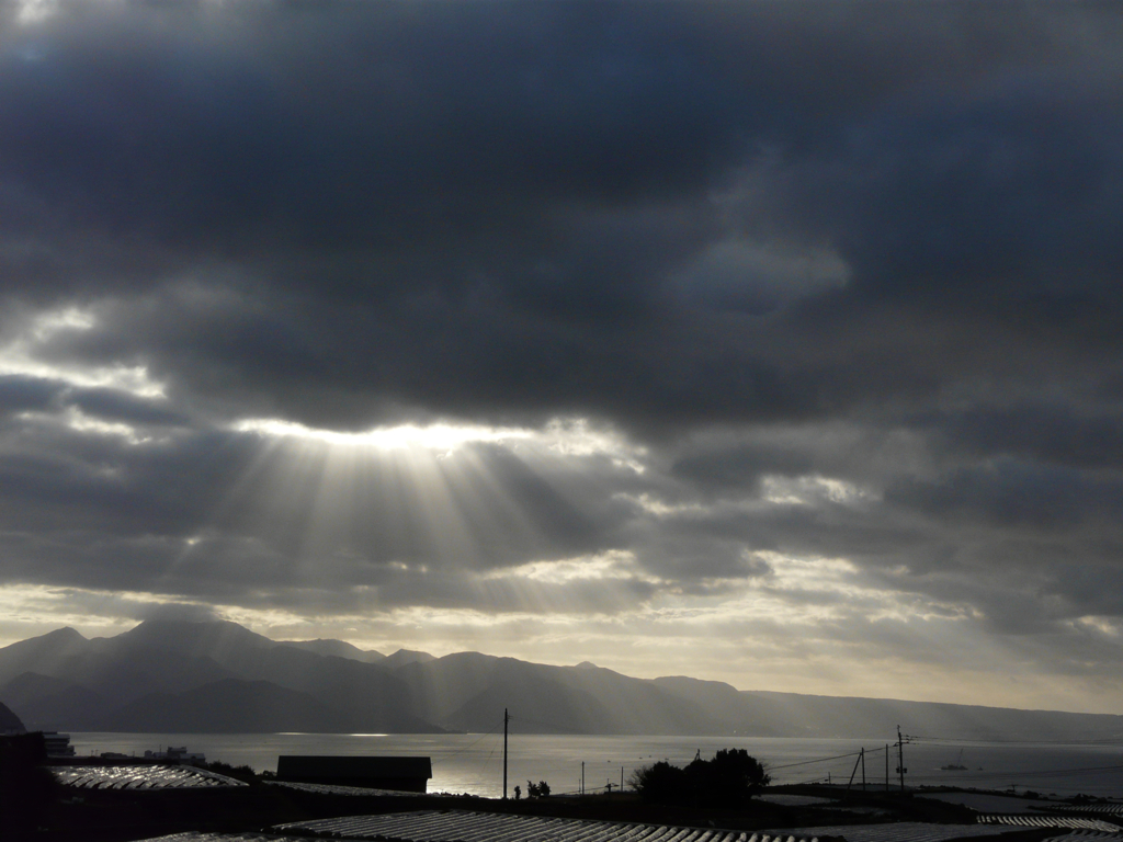 定点：本日の crepuscular rays