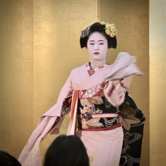 Gion Kobu Maiko on Stage, Oita