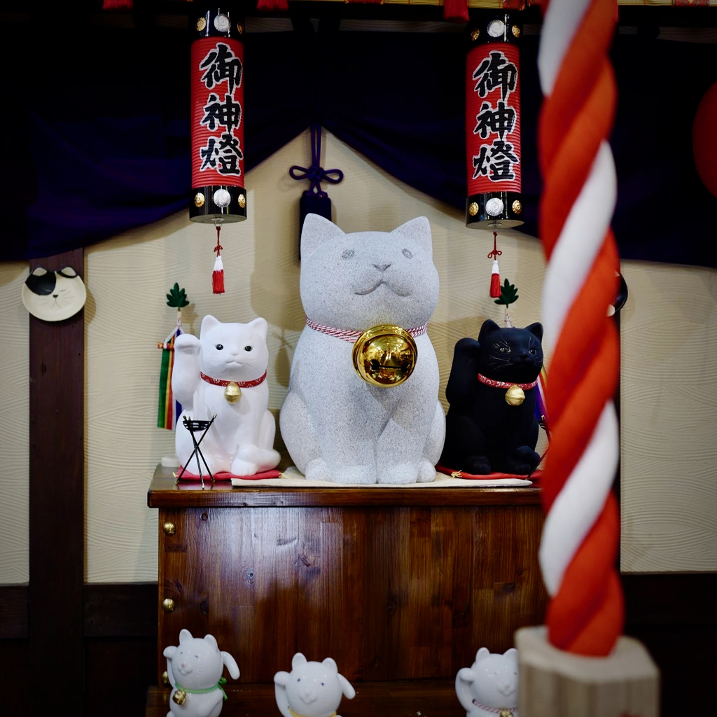 猫の日なので、長崎尾曲り猫神社