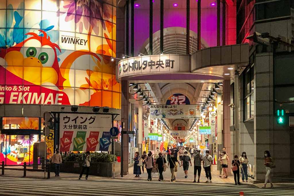 Waiting : Oita street 