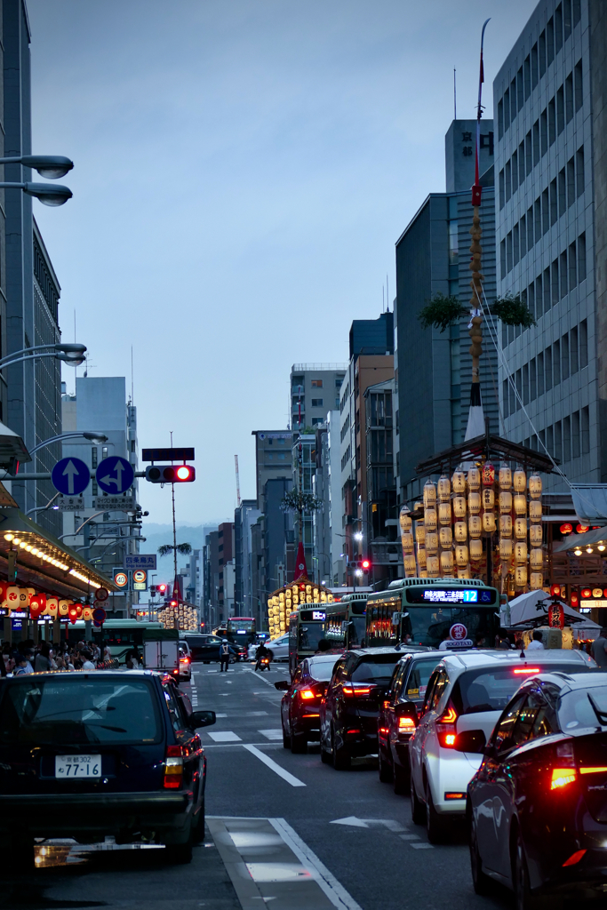 令和四年・その先の四条烏丸の夕暮れ