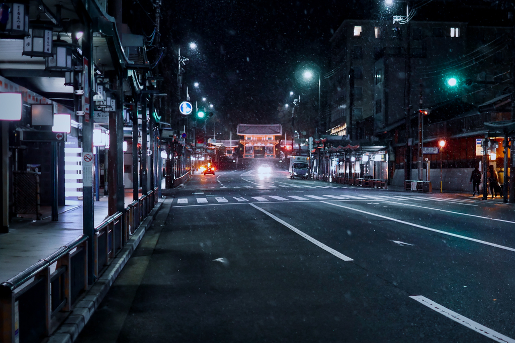 Midnight  Shijo Dori kyoto