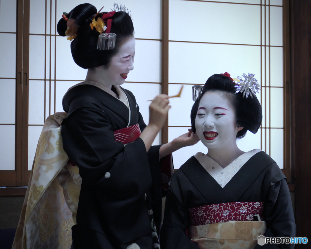 Smiles, Gion Kobu Maiko Duo