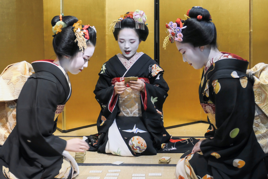 ちはやふる : 新春三花街かるた大会