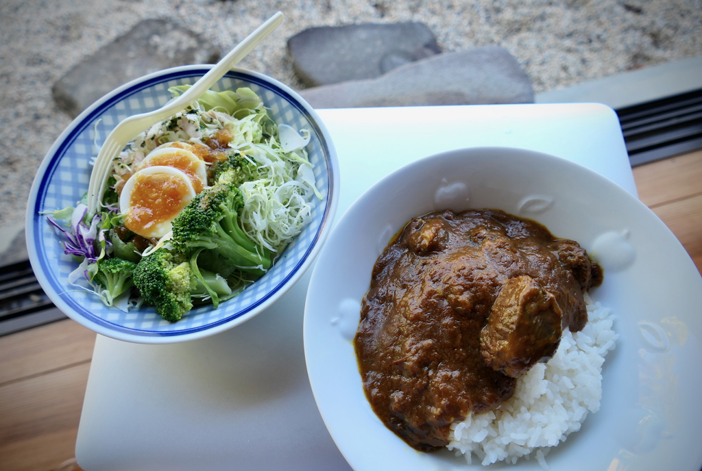 ステイホーム：縁側でカレー