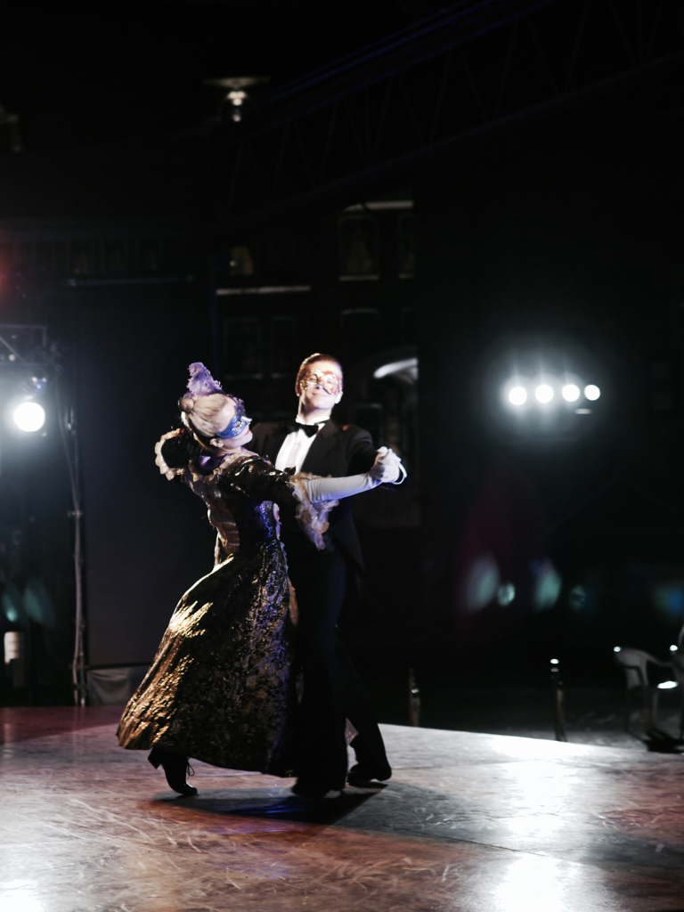 Snap a Stranger : Masquerade Night