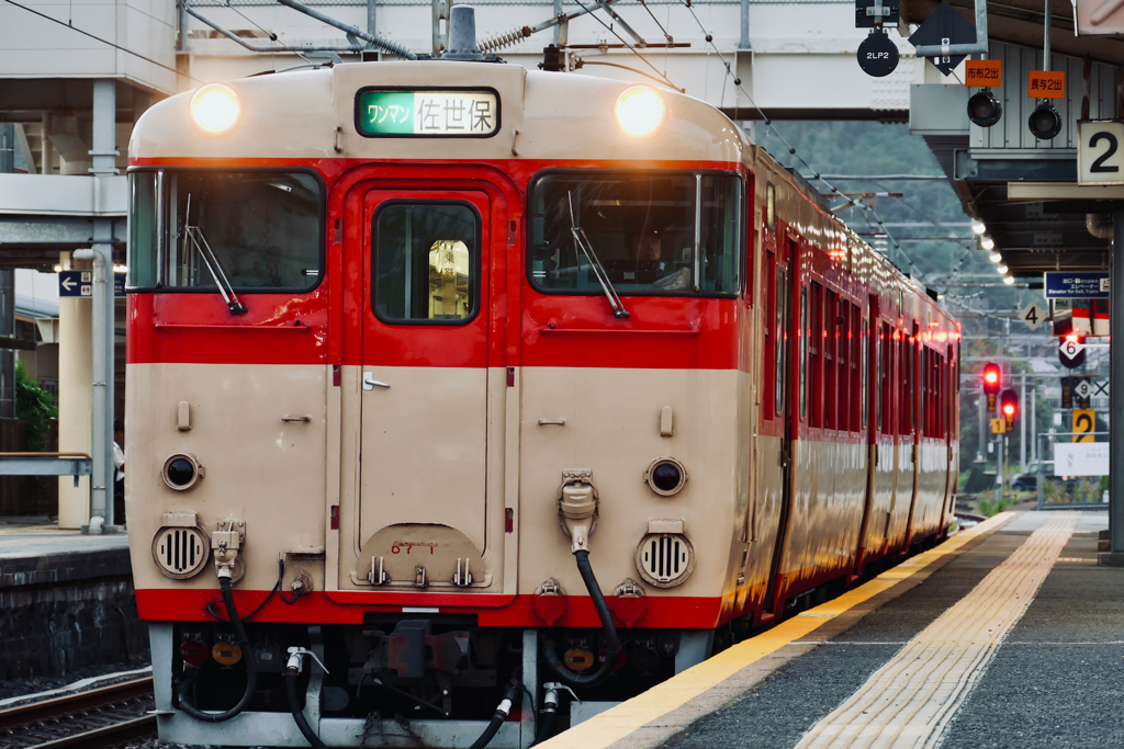 ヤツ待ちの喜々津駅