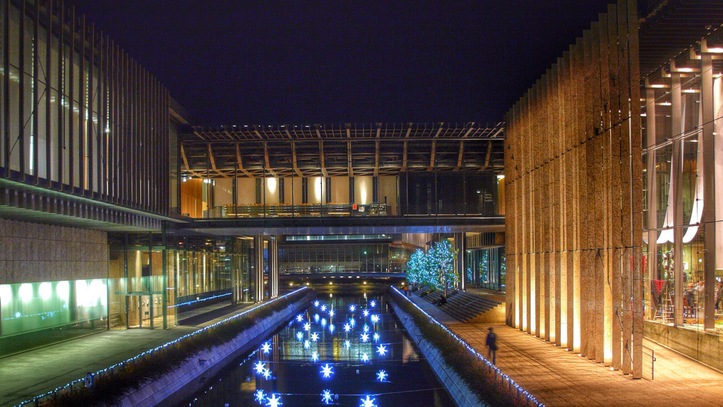 Night Art Museum / Stainless-Nagasaki