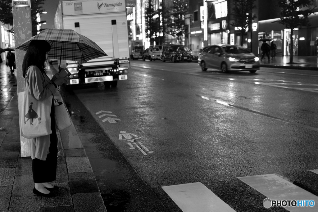 雨の銀座で