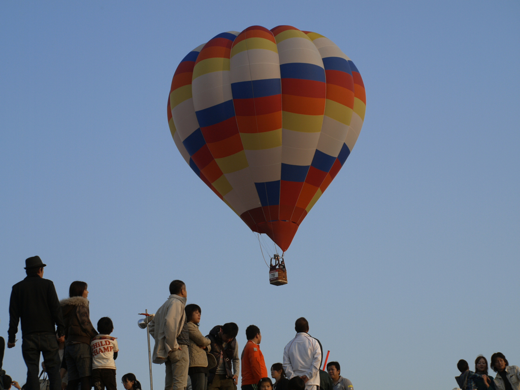 Scenery with balloon 