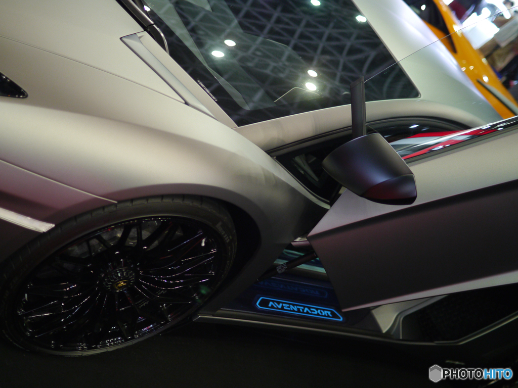 アヴェンタドール (Aventador)