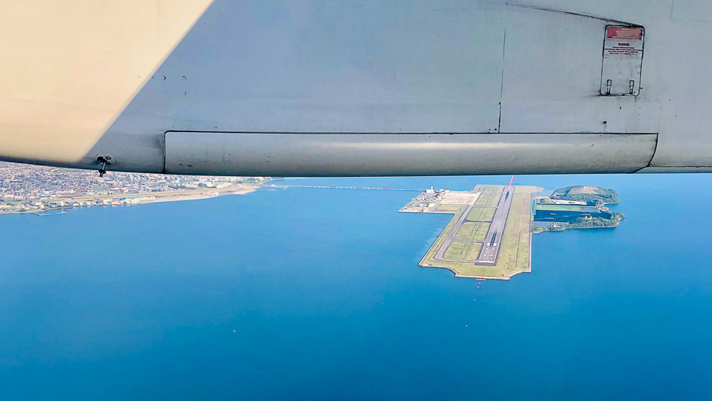 ANA 785 機窓、今日の長崎空港