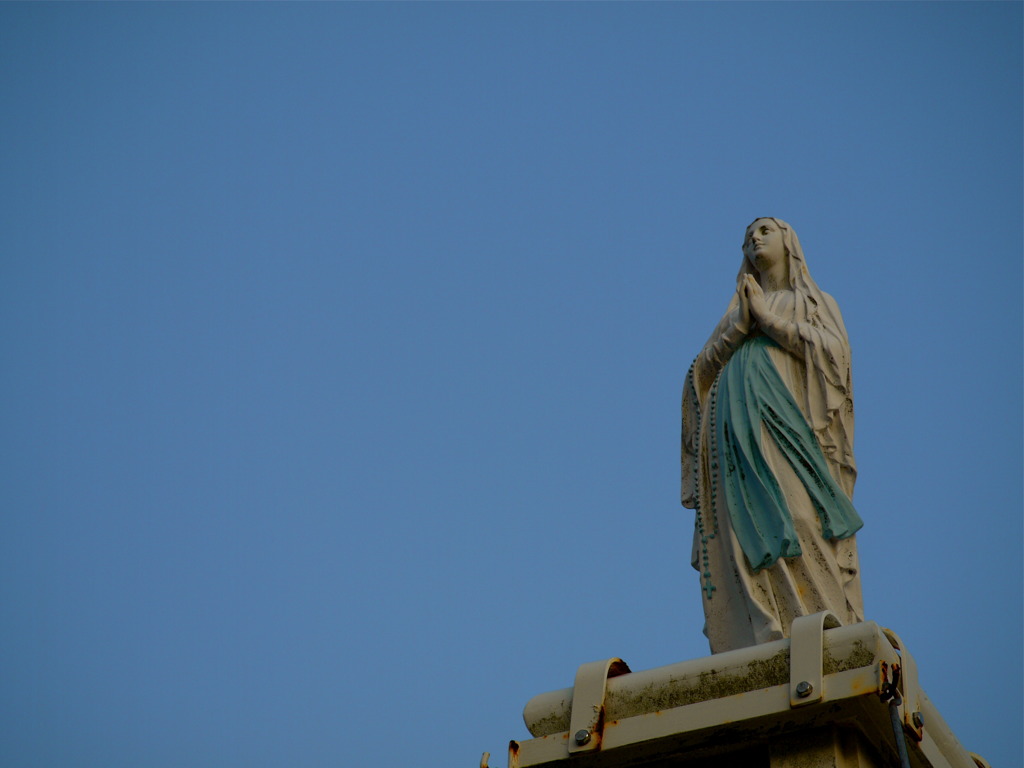 Silence : Woman who prays