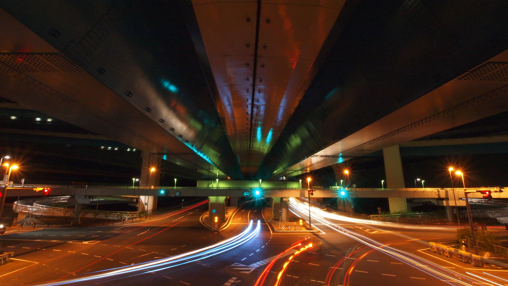 高速道路の真下