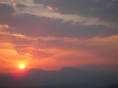 浅間山と妙義山の夕日