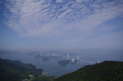 雲と海の間