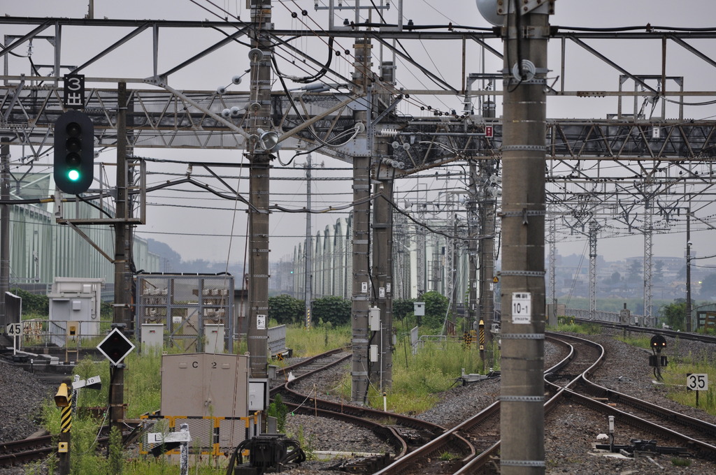電柱と鉄橋と