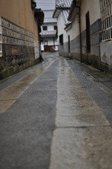 雨後の路地