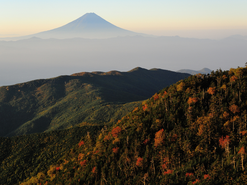 秋嶺の朝