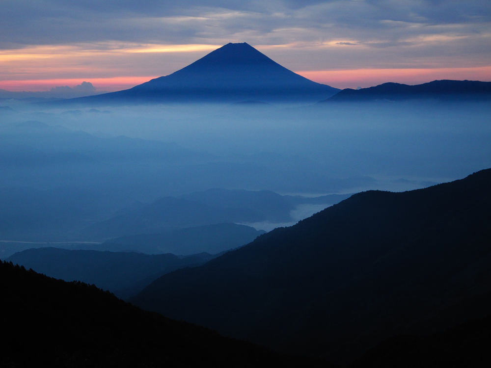山谷の彼方に