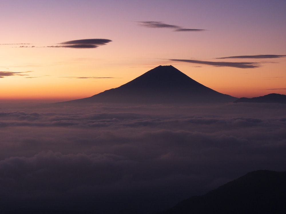 雲遊ぶ朝