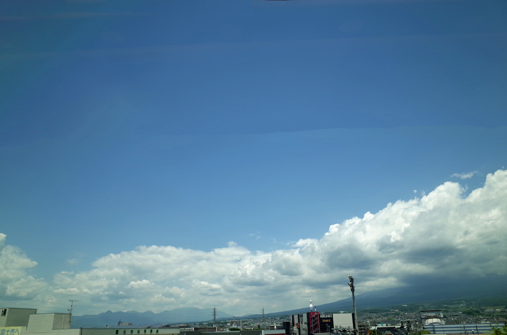 晴れ富士山見えないよ