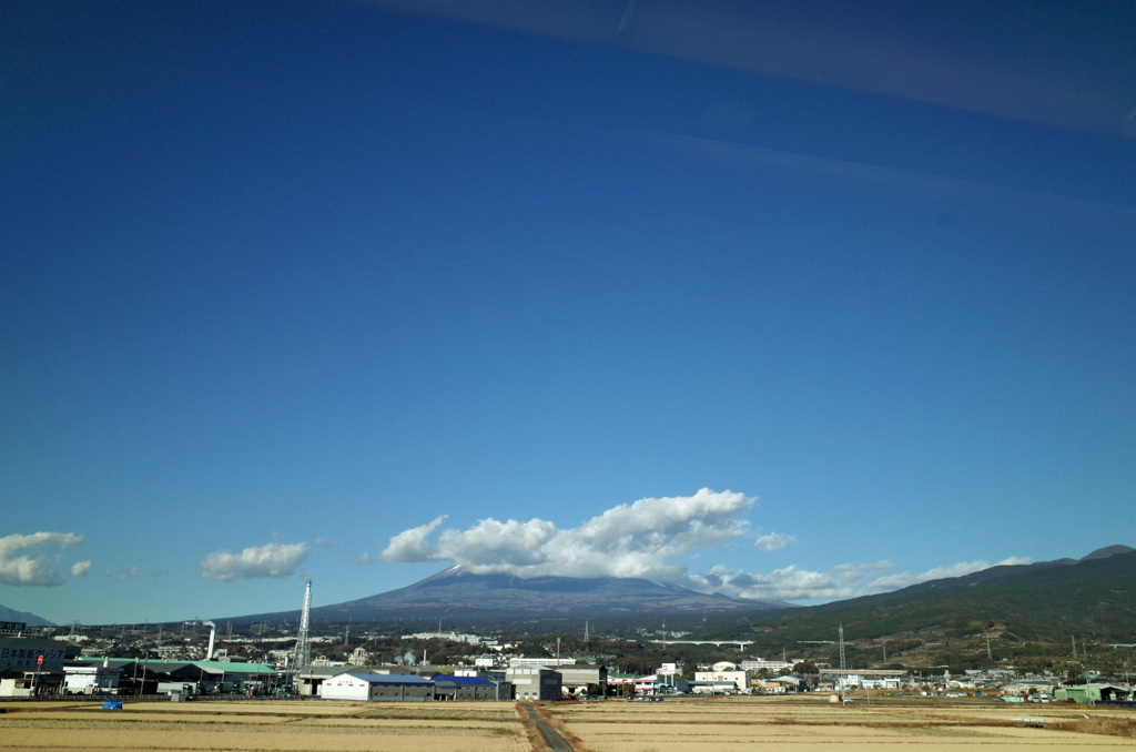 小さな町と富士山