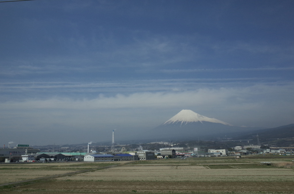 富士山と小さな工場街