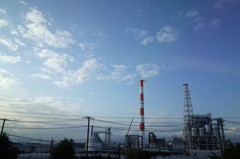 工場街と富士山