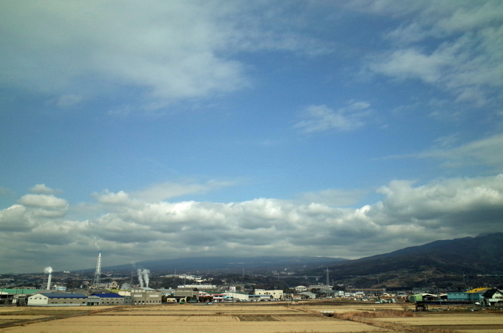 小さな工場街と富士山