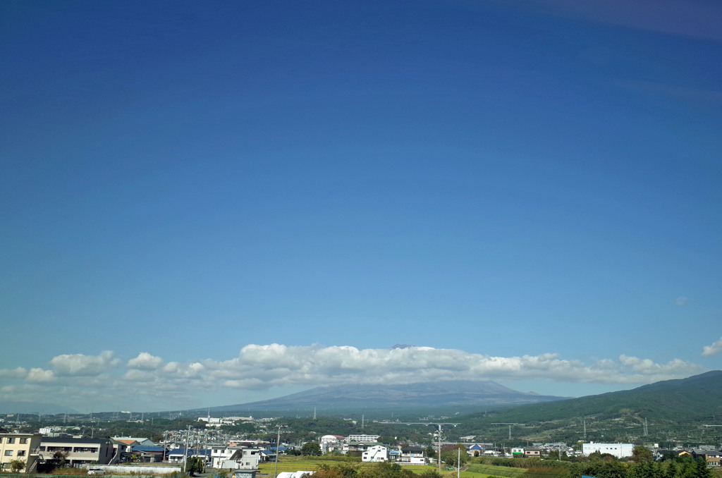 小さな町と富士山