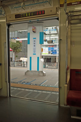 客の乗らない扉