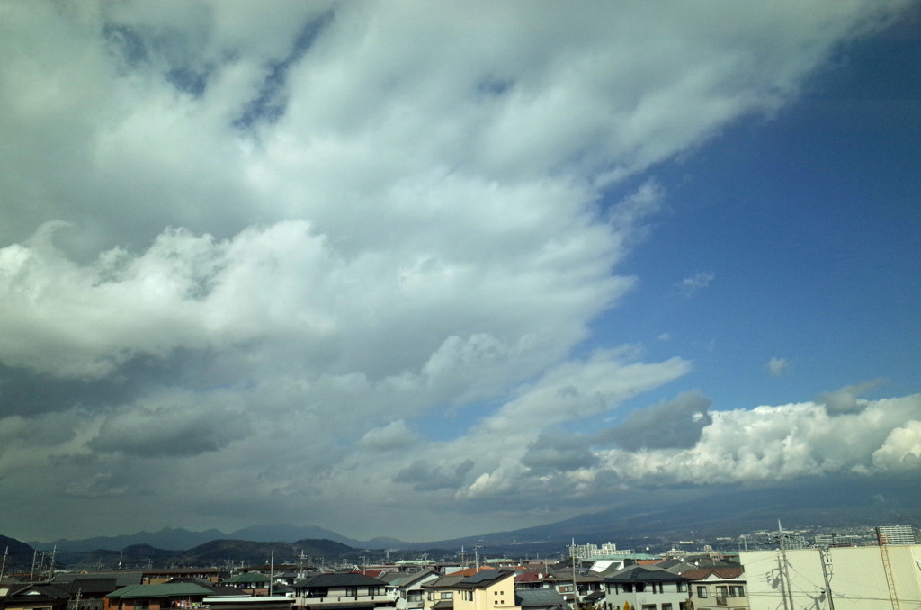 小さな街並みと富士山