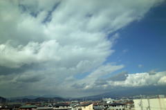 小さな街並みと富士山