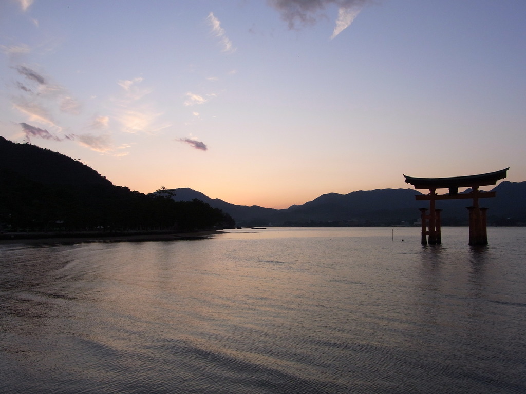 夕暮れの大鳥居