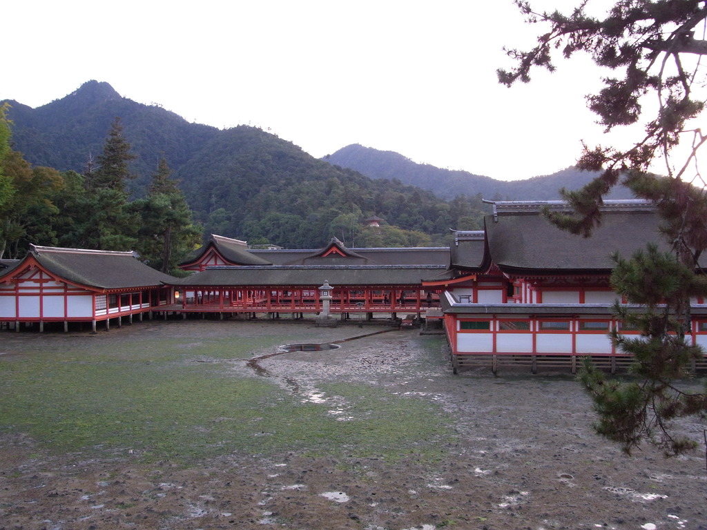 干潮時の厳島神社