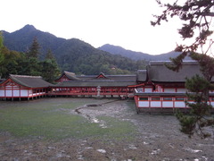 干潮時の厳島神社