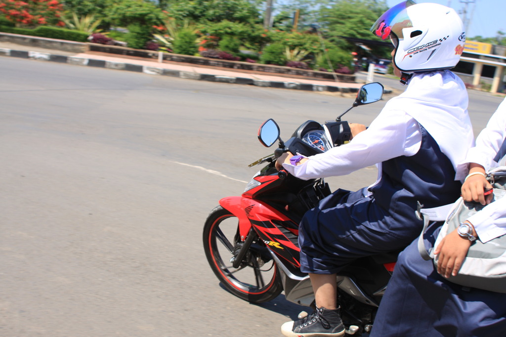 HIGH SCHOOL GIRL RIDER