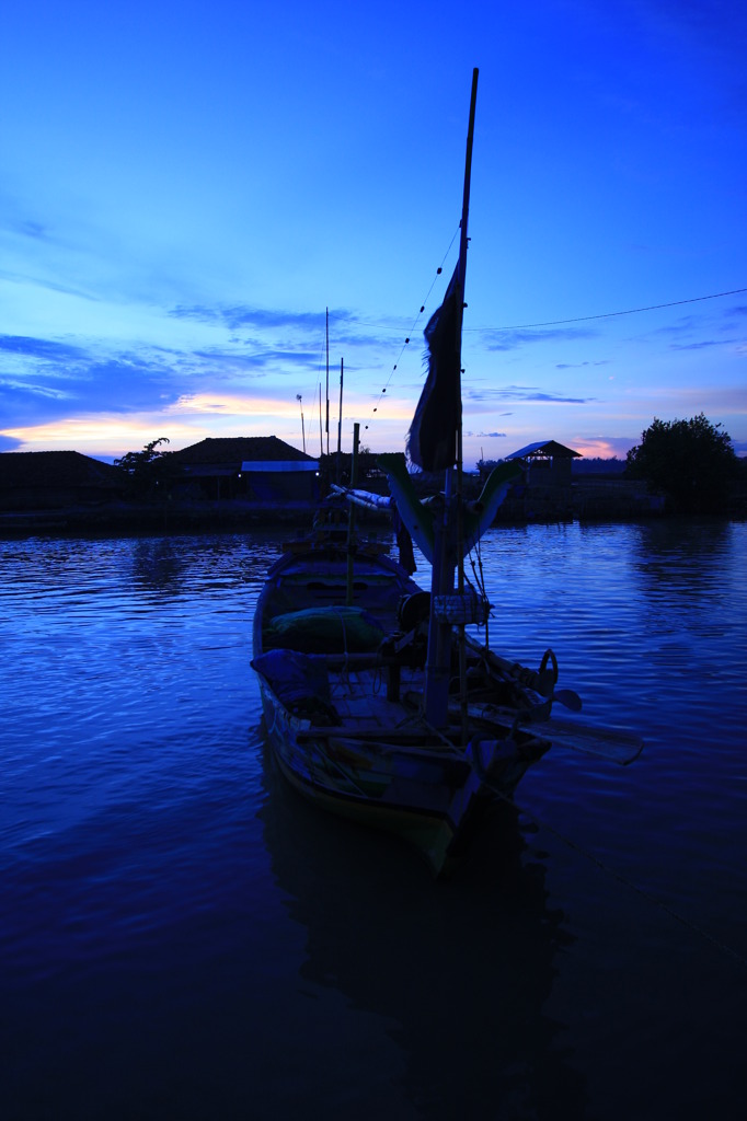 A BOAT ON BLUE
