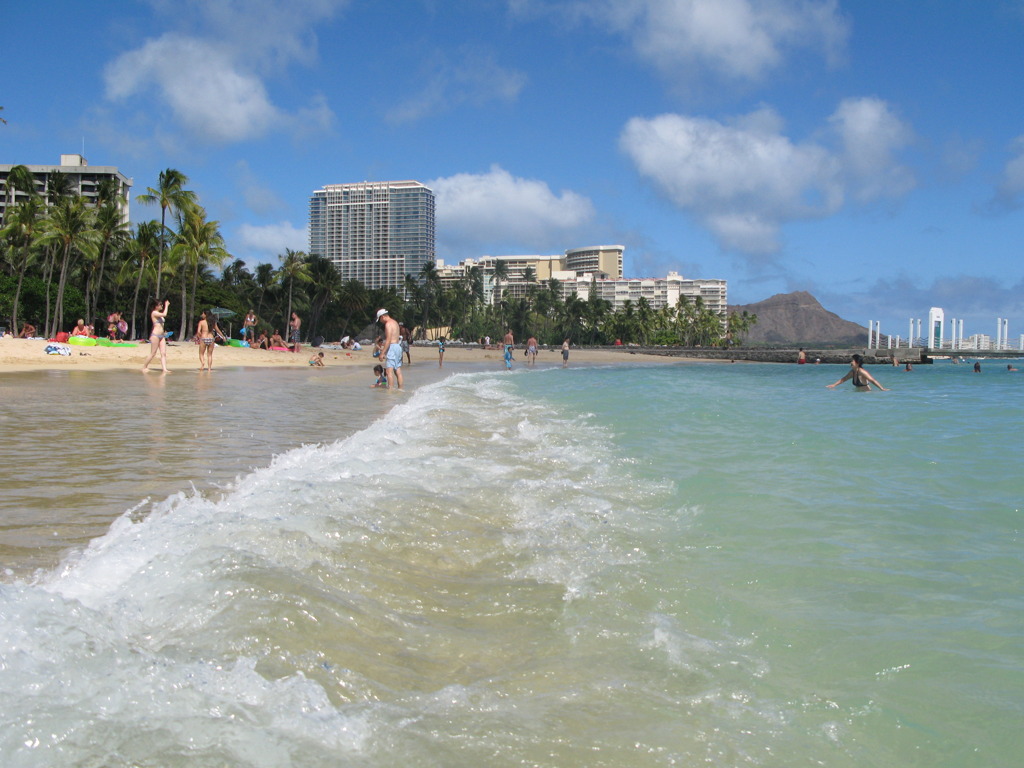 WAVE ON WAIKIKI BEACH