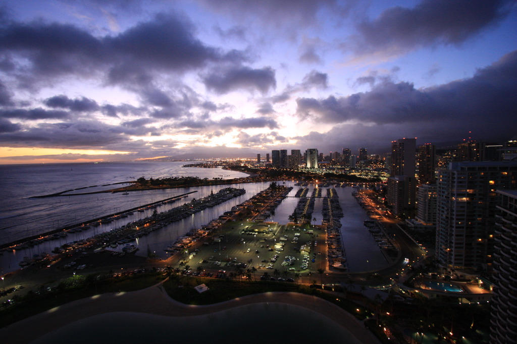 ALA WAI YACHT HARBOR, TWILIGHT