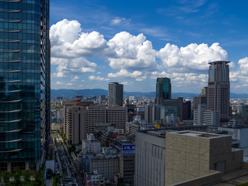 雲浮かぶ午後