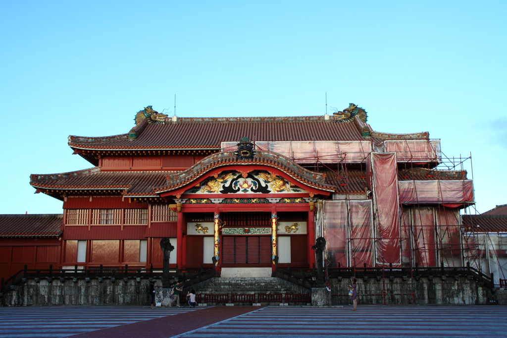 首里城 漆の塗り直し
