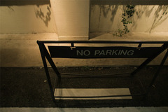 NO PARKING