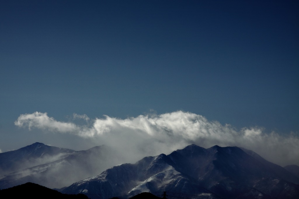 吹雪の日光連山