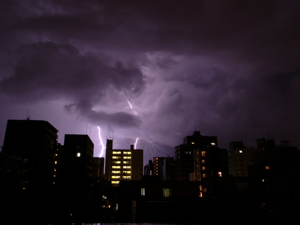 Lightning strike to the city