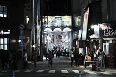 川端通に夜が来て