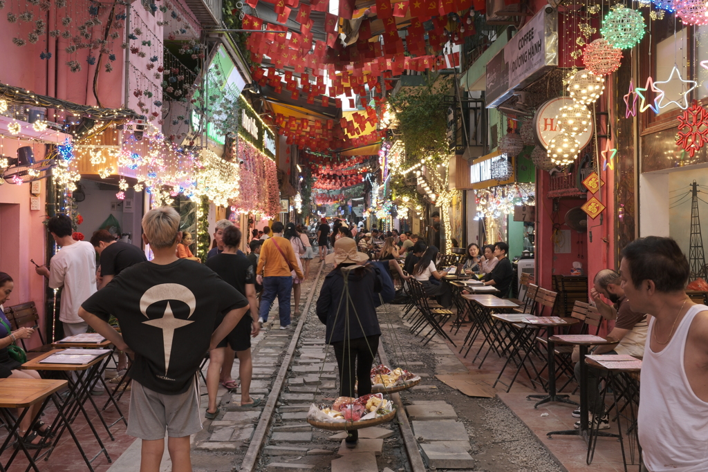 『Train Street Hanoi』