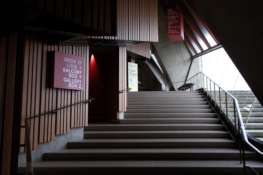 どうぞ劇場内へ